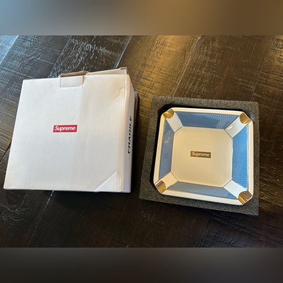 Supreme Blue and White Ashtray New In Box - Picture 1 of 10